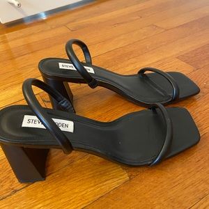 Lilah block heel sandals - black